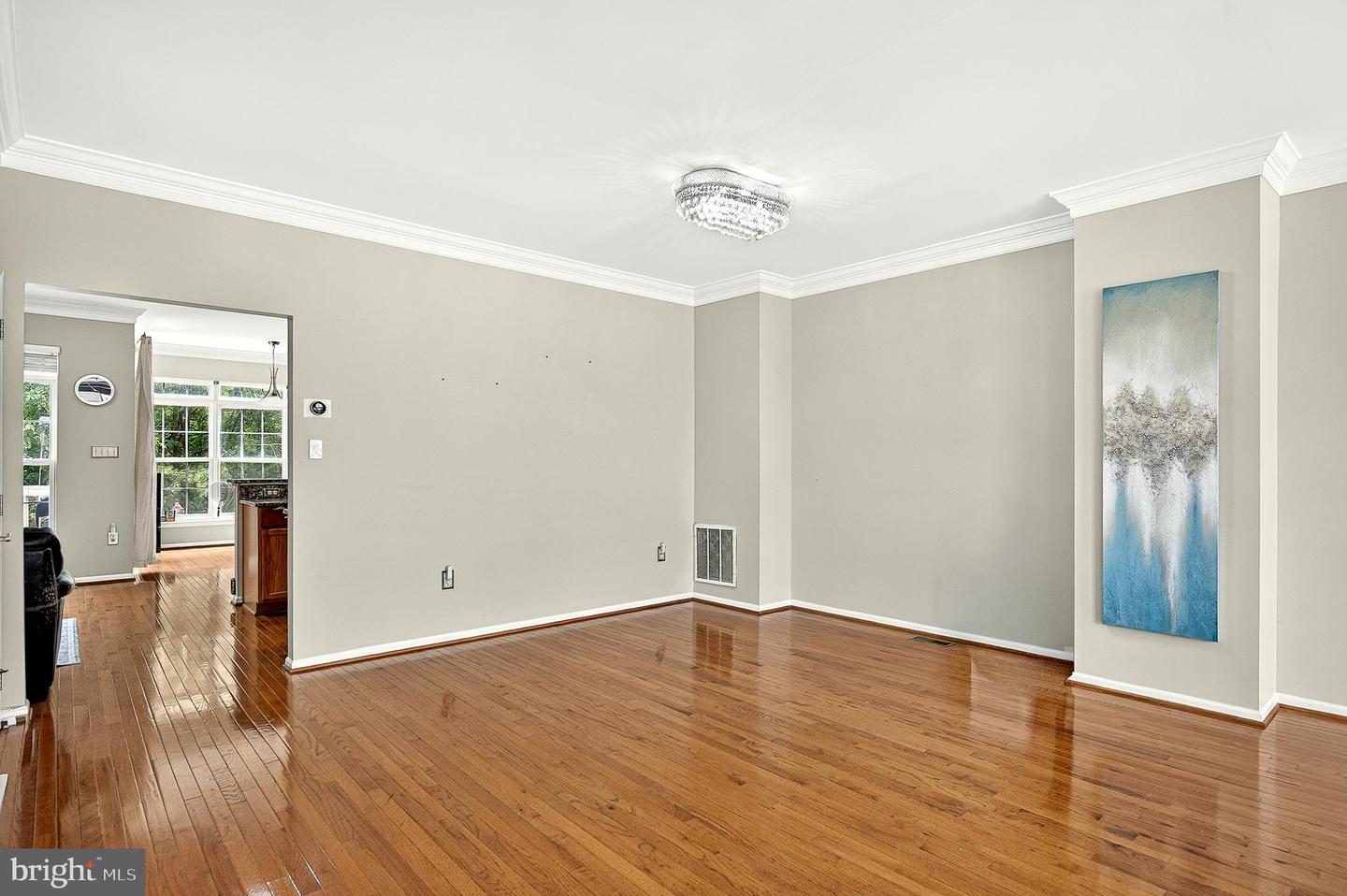 7332 Hampton Manor Pl Property Photo 5