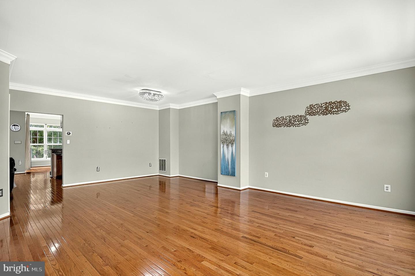 7332 Hampton Manor Pl Property Photo 6
