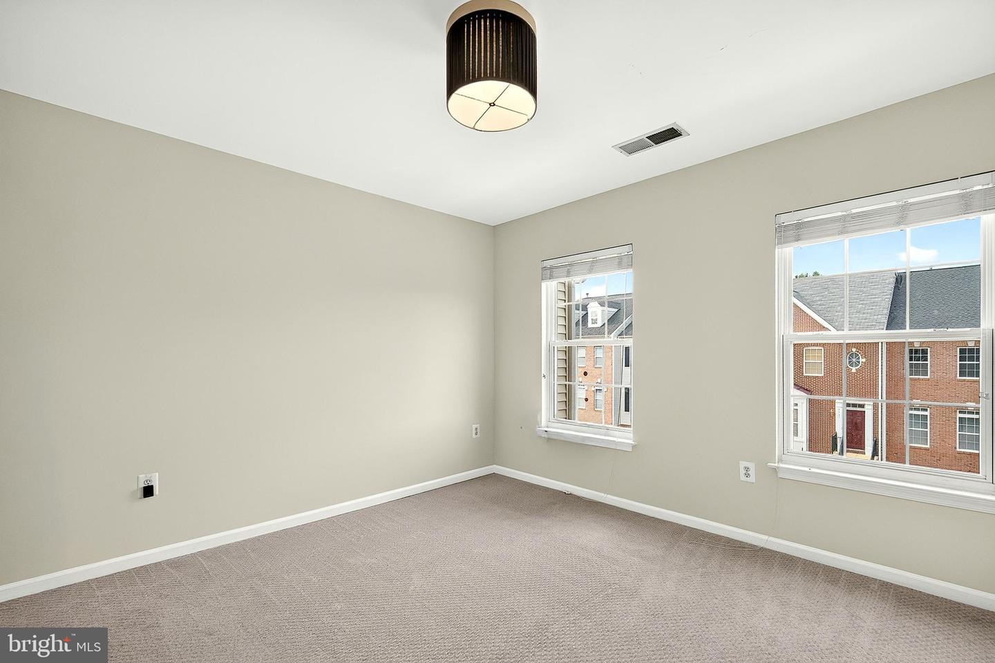 7332 Hampton Manor Pl Property Photo 27