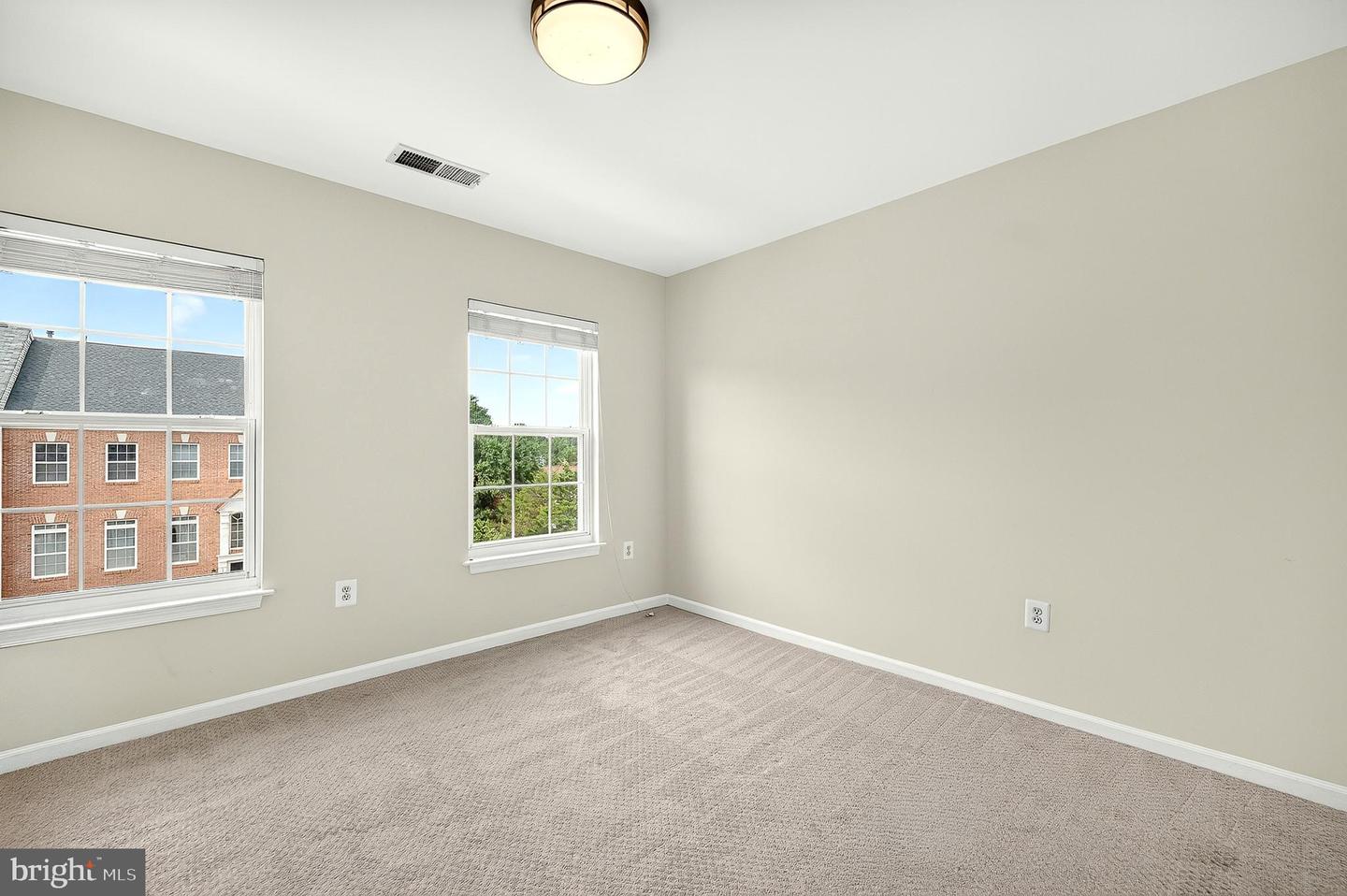 7332 Hampton Manor Pl Property Photo 29