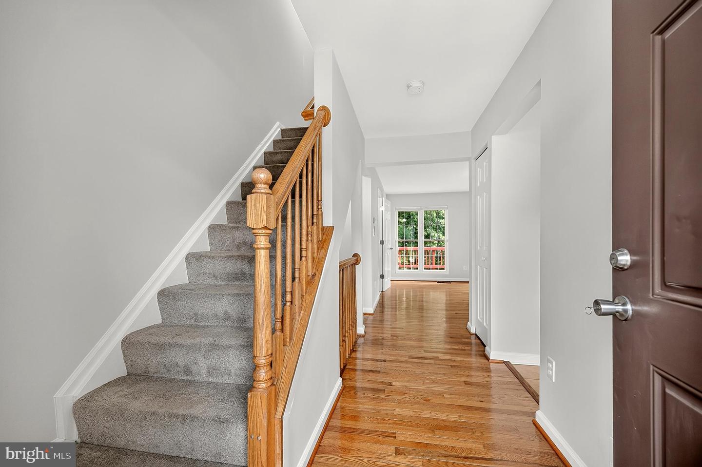 7677 Sheffield Village Ln Property Photo 3