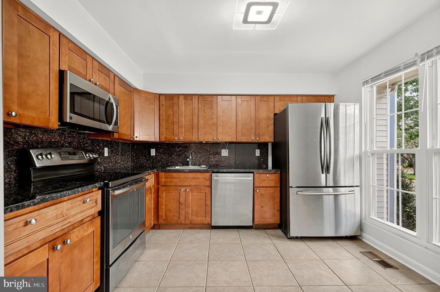 7677 Sheffield Village Ln Property Photo 5