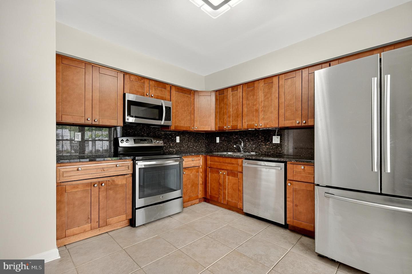7677 Sheffield Village Ln Property Photo 8
