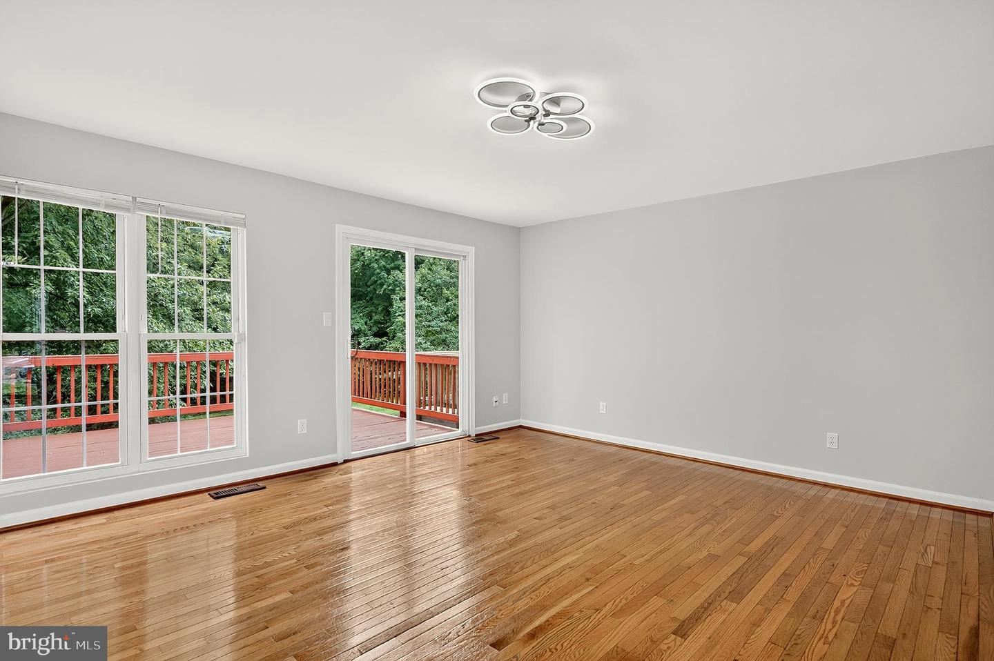 7677 Sheffield Village Ln Property Photo 11