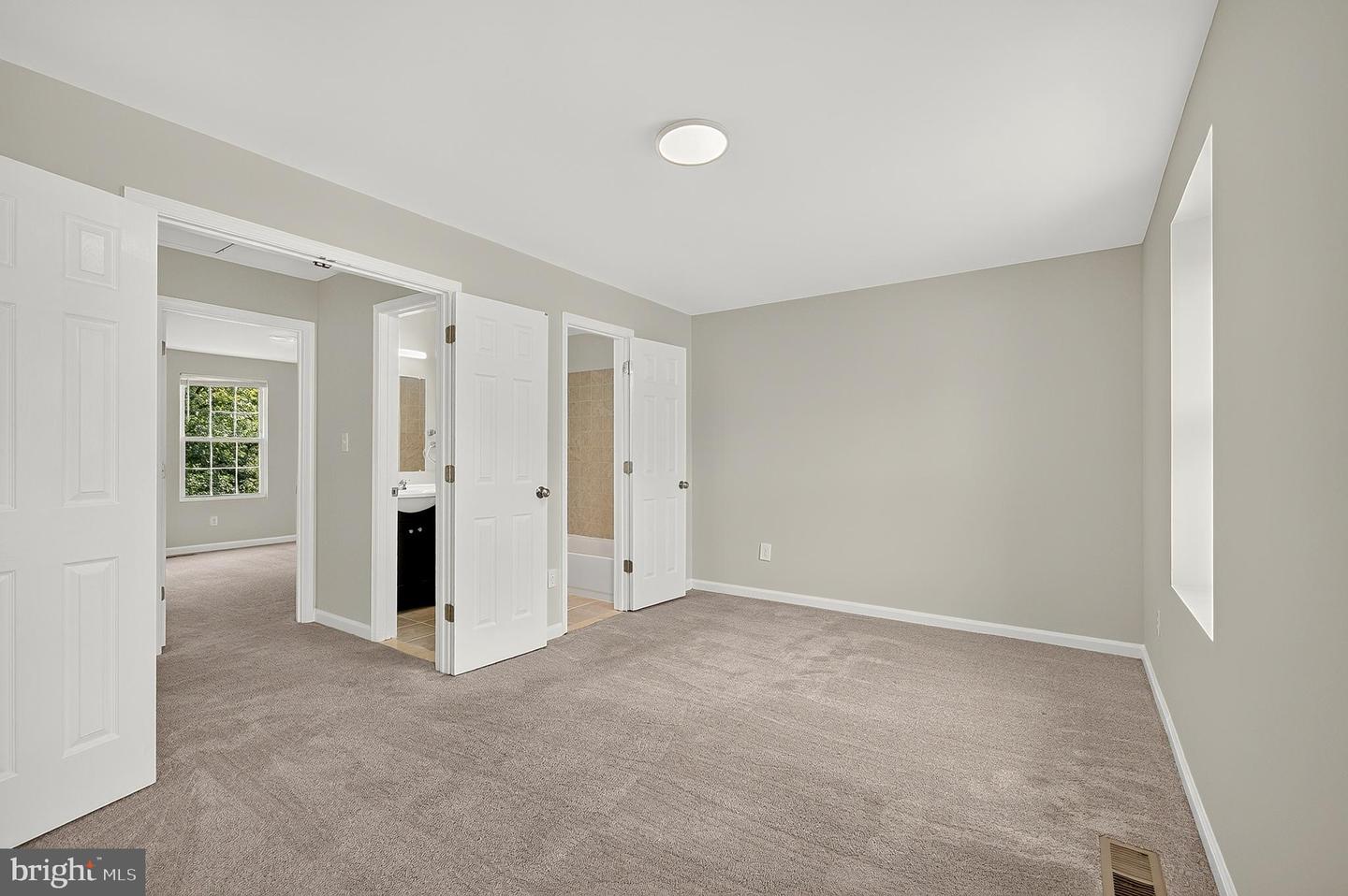 7677 Sheffield Village Ln Property Photo 19
