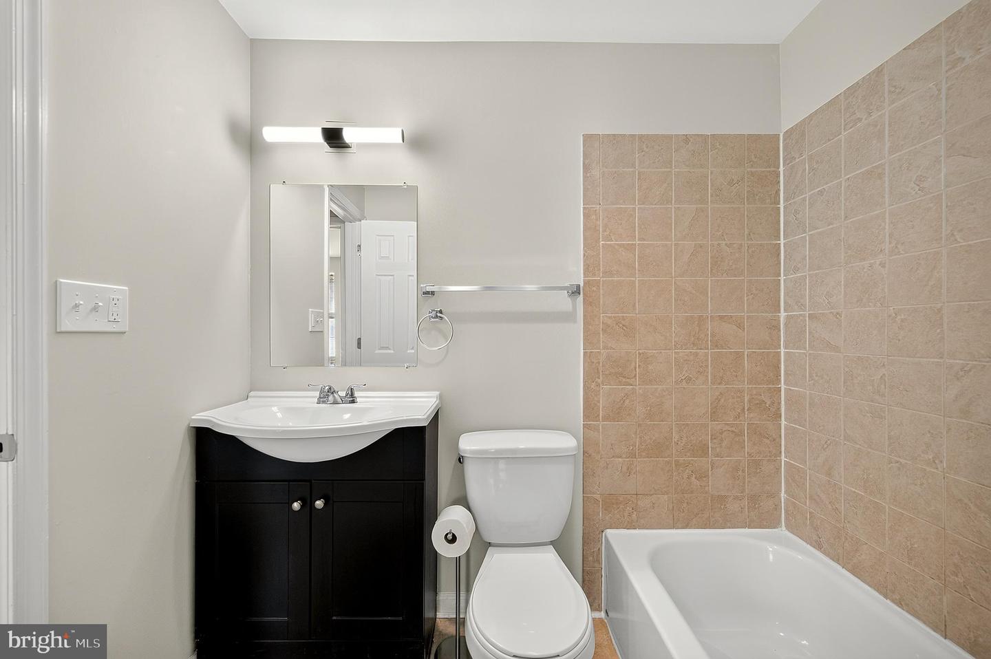 7677 Sheffield Village Ln Property Photo 22