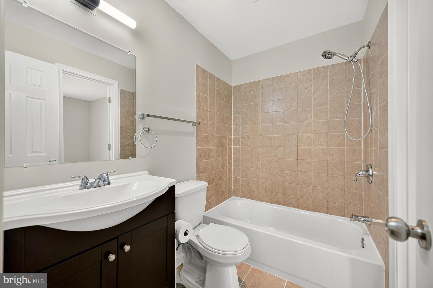 7677 Sheffield Village Ln Property Photo 24
