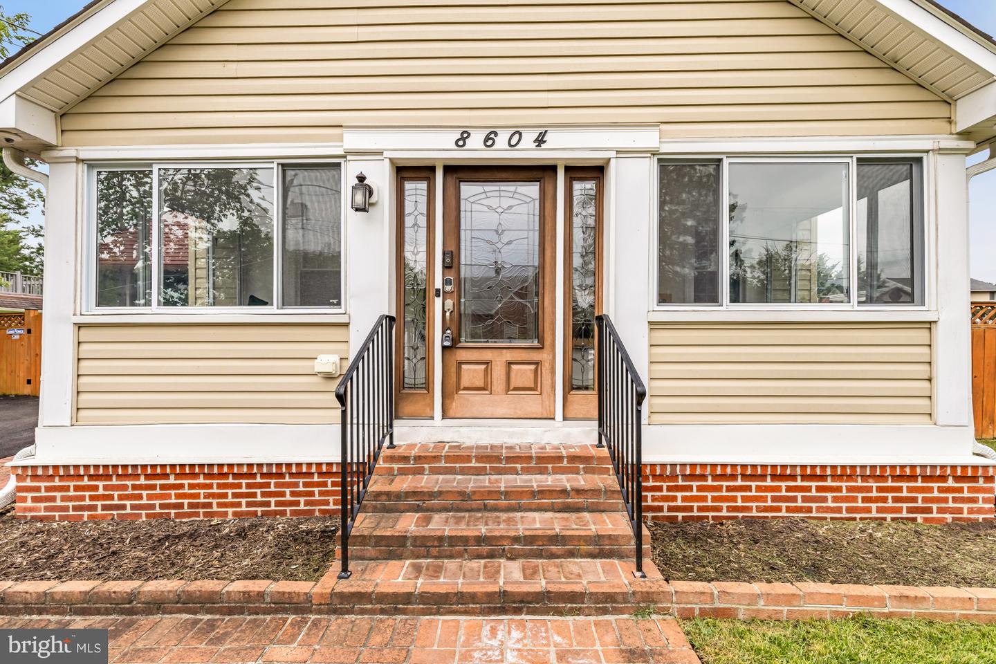 8604 Woodlawn Ct Property Photo 4
