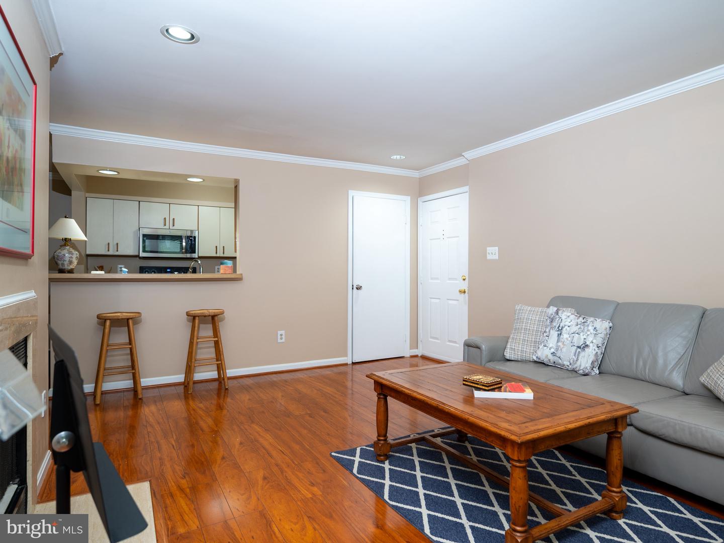 7711 Lafayette Forest Dr #02 Property Photo 6