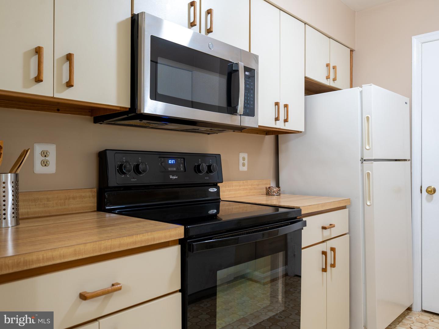 7711 Lafayette Forest Dr #02 Property Photo 9