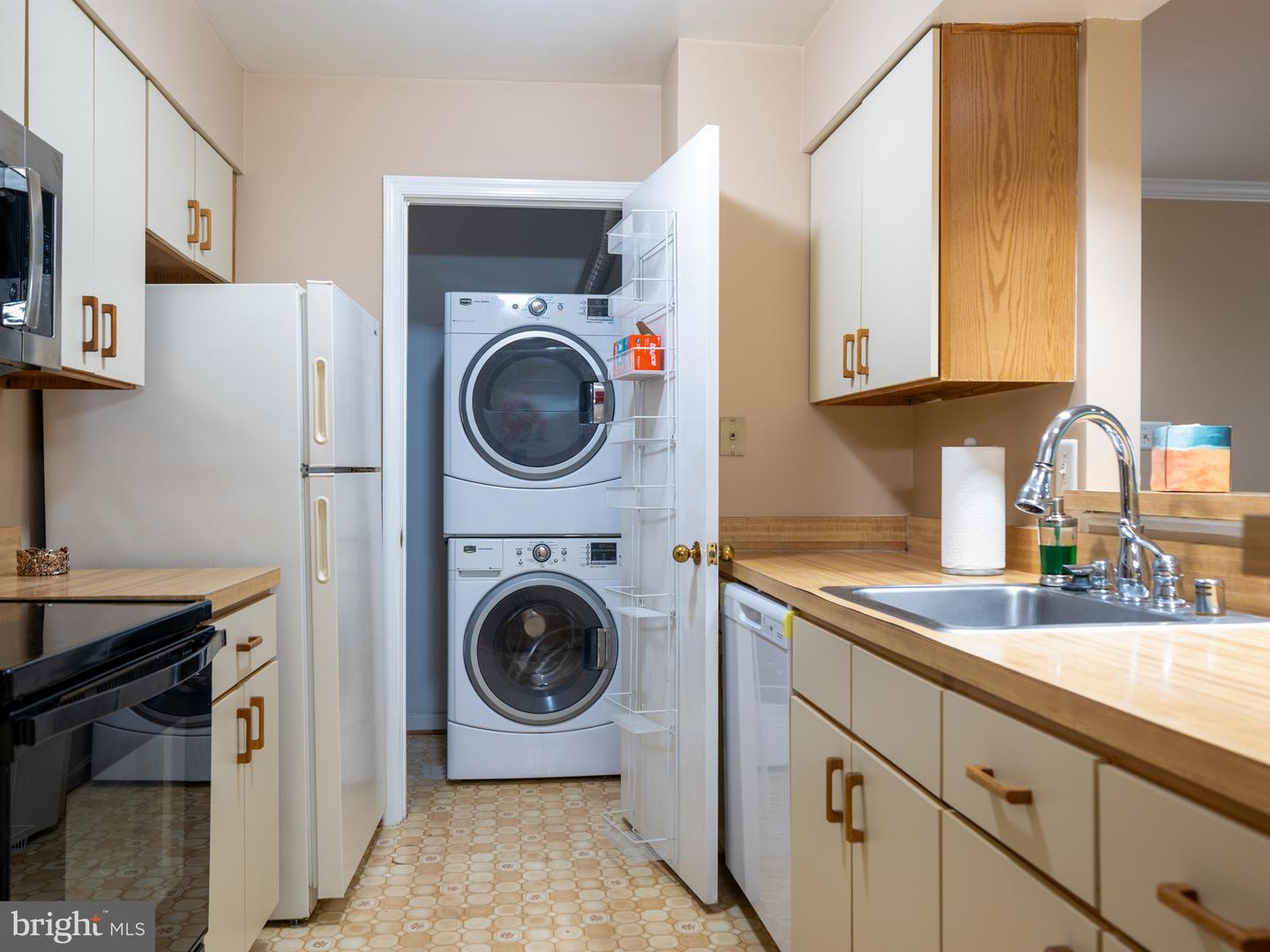 7711 Lafayette Forest Dr #02 Property Photo 11