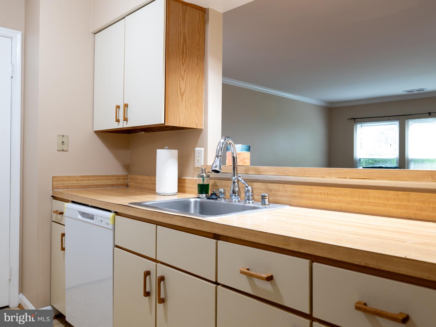 7711 Lafayette Forest Dr #02 Property Photo 12