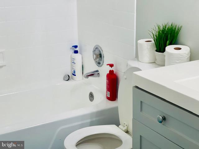 9707 Kings Crown Ct #101 Property Photo 9