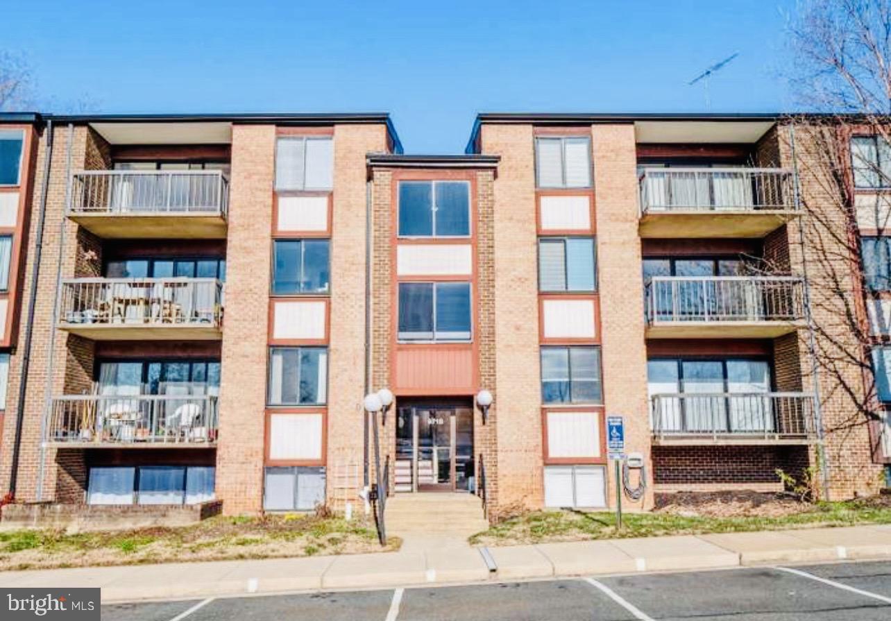 9718 Kingsbridge Dr #204 Property Photo 1