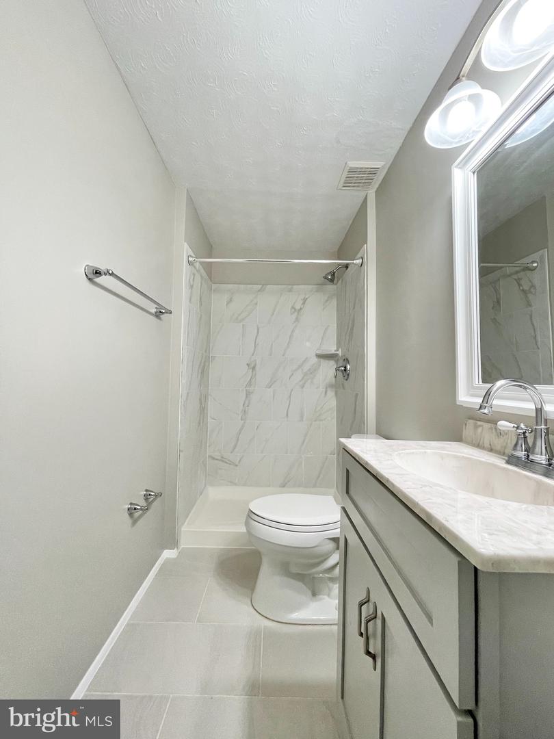 1602 Harvest Green Ct Property Photo 22