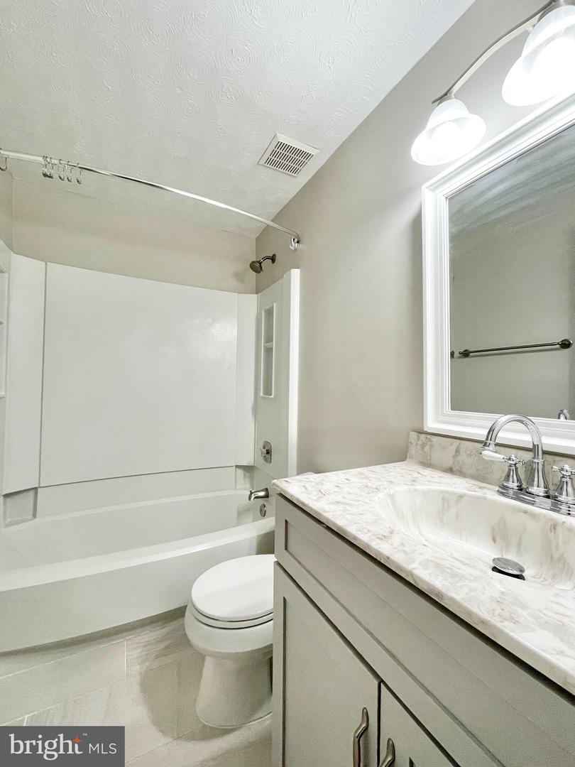 1602 Harvest Green Ct Property Photo 30
