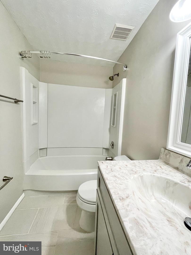 1602 Harvest Green Ct Property Photo 33
