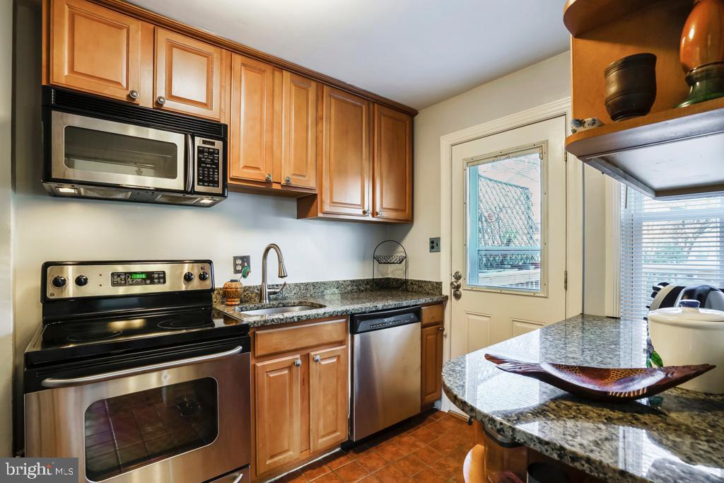 5710 Fenwick Dr Property Photo 3