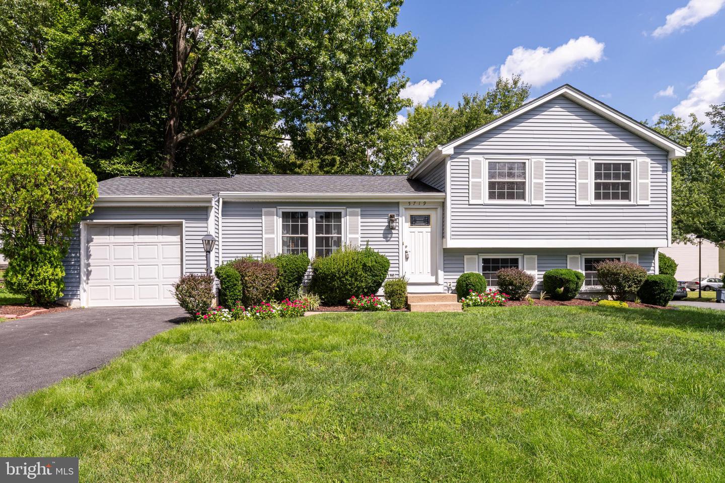 5719 Oak Apple Ct Property Photo 1