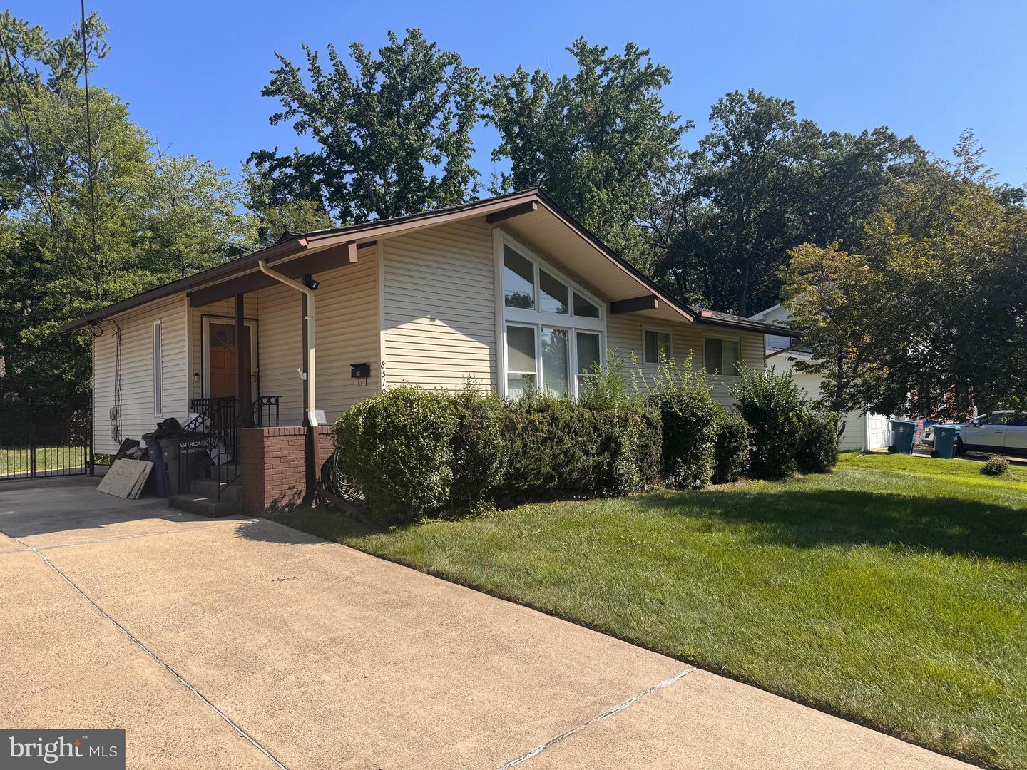 8510 Cottage St Property Photo 1
