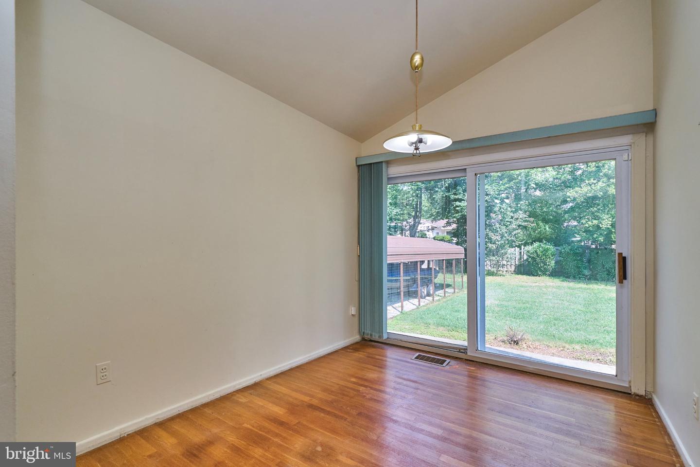 8510 Cottage St Property Photo 6
