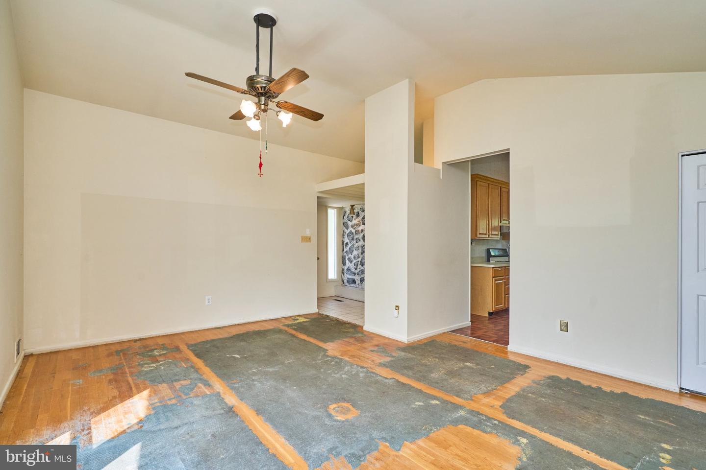 8510 Cottage St Property Photo 10