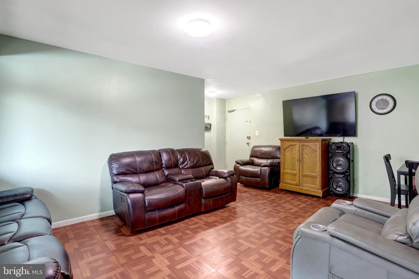 6133 Leesburg Pike #201 Property Photo 8