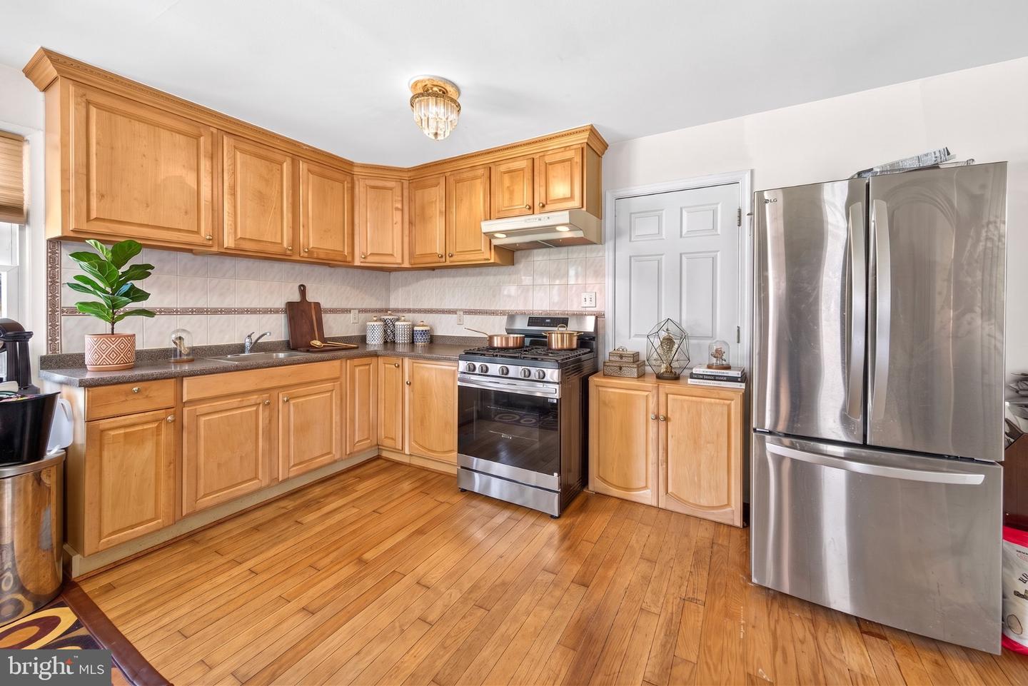 5213 Montgomery St Property Photo 4