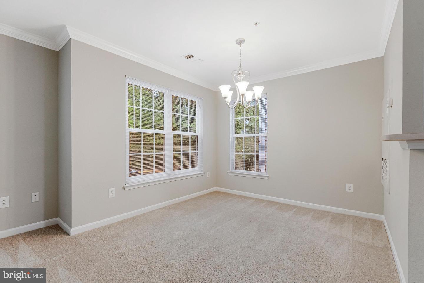 12747 Fair Briar Ln Property Photo 9