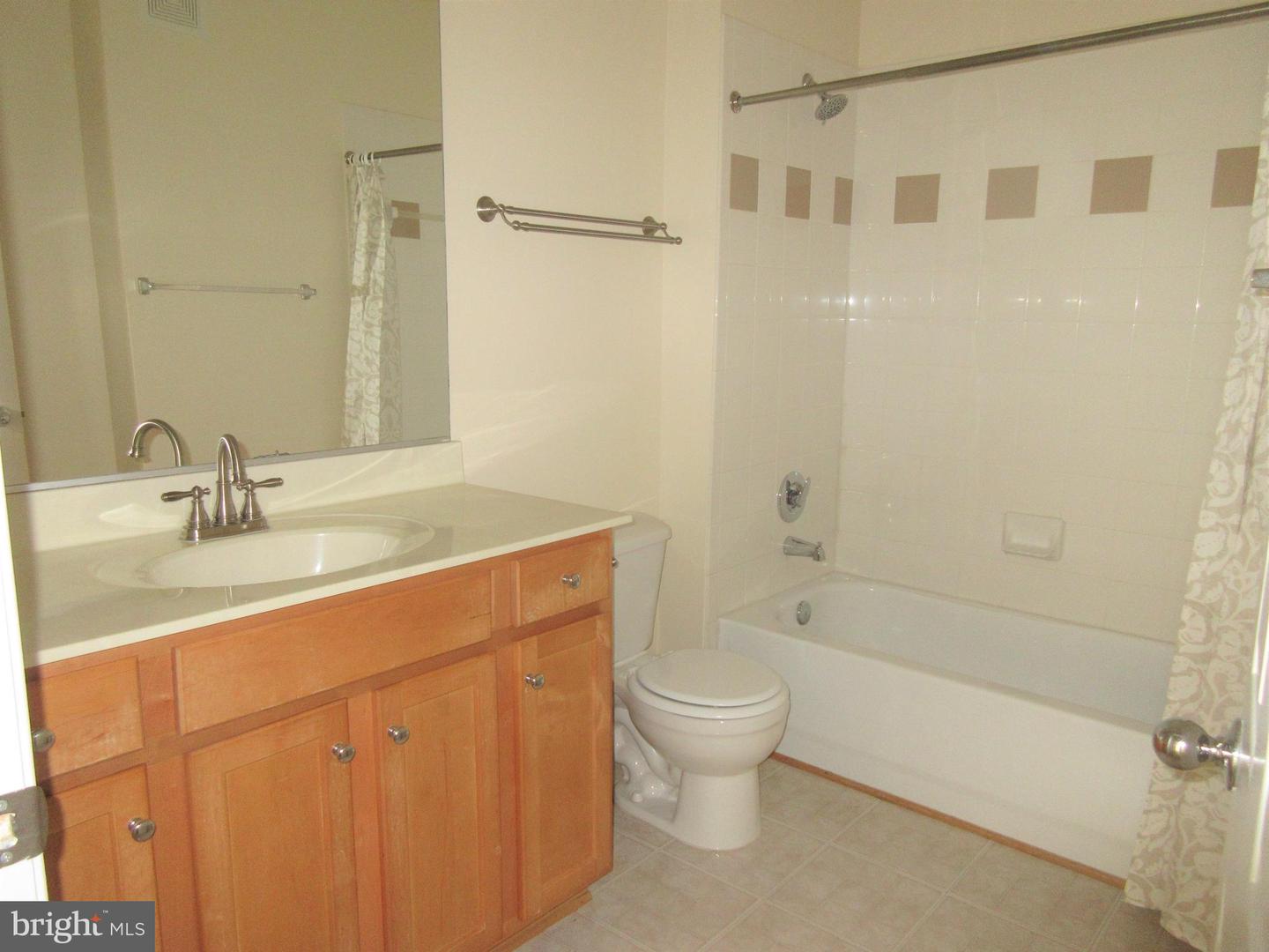 5109-e Travis Edward Way #e Property Photo 2