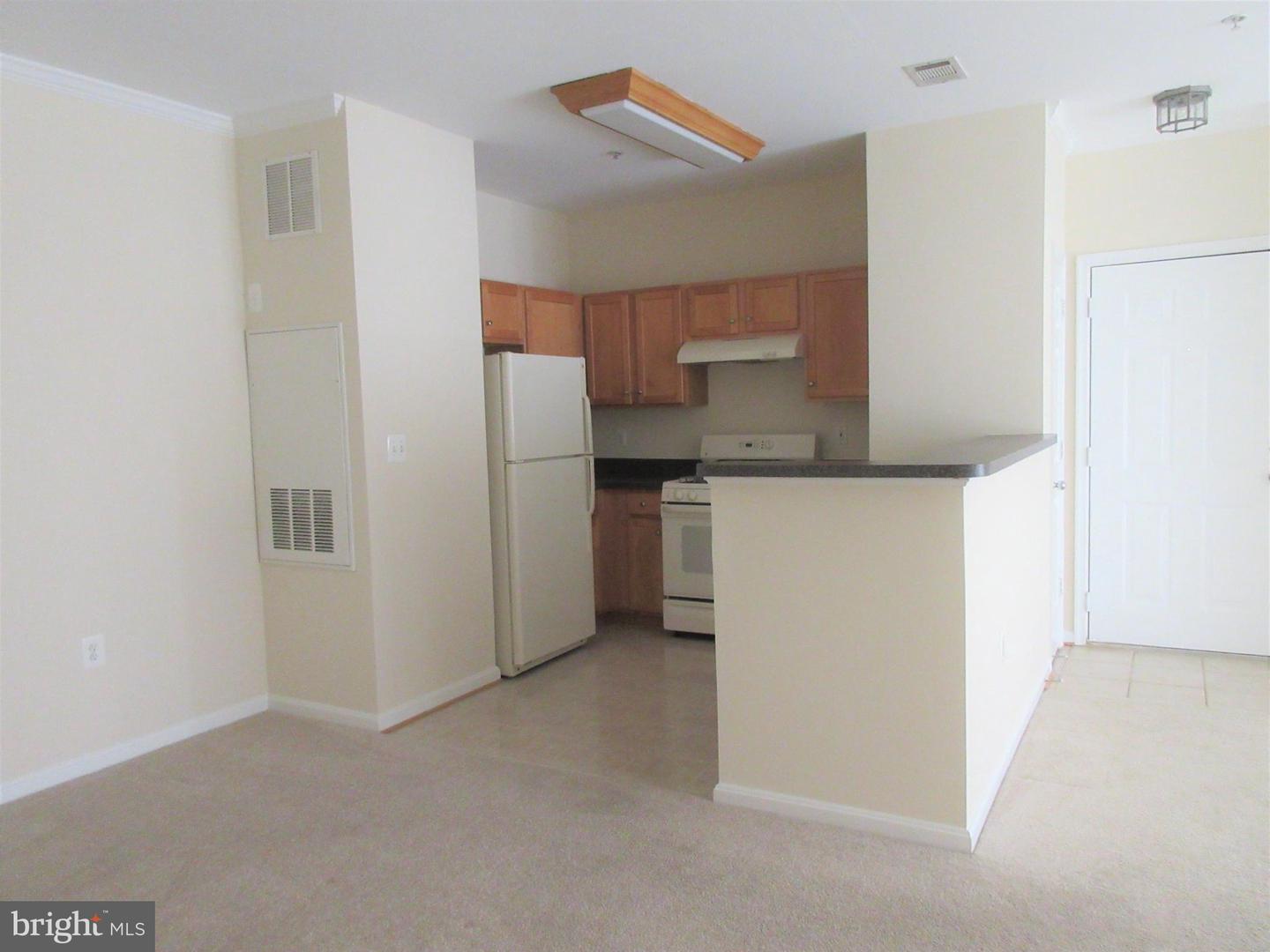 5109-e Travis Edward Way #e Property Photo 7