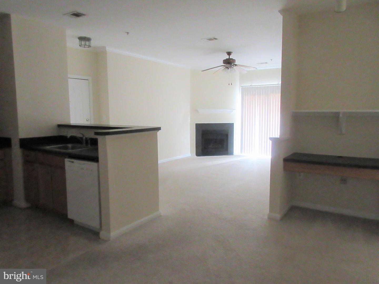 5109-e Travis Edward Way #e Property Photo 8