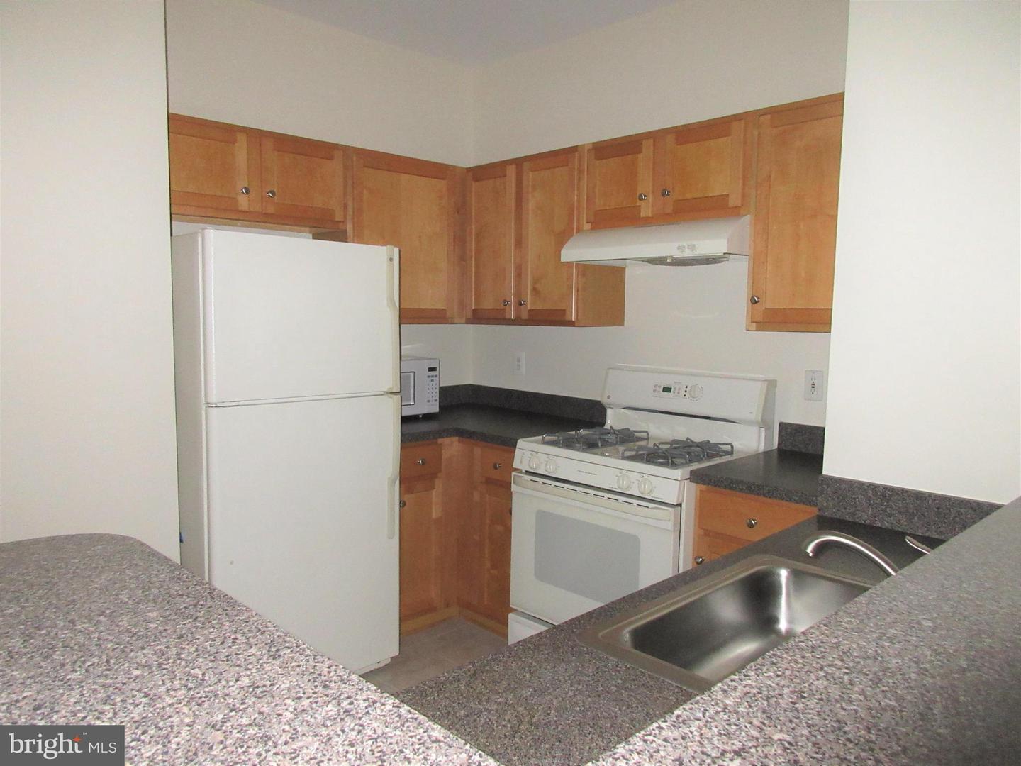5109-e Travis Edward Way #e Property Photo 9