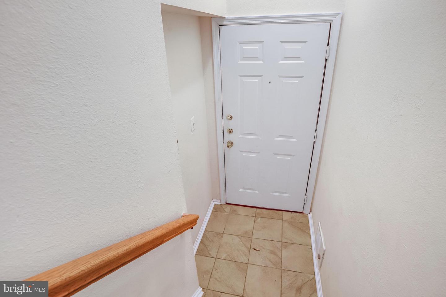 2433 Coopers Branch Ct Property Photo 4