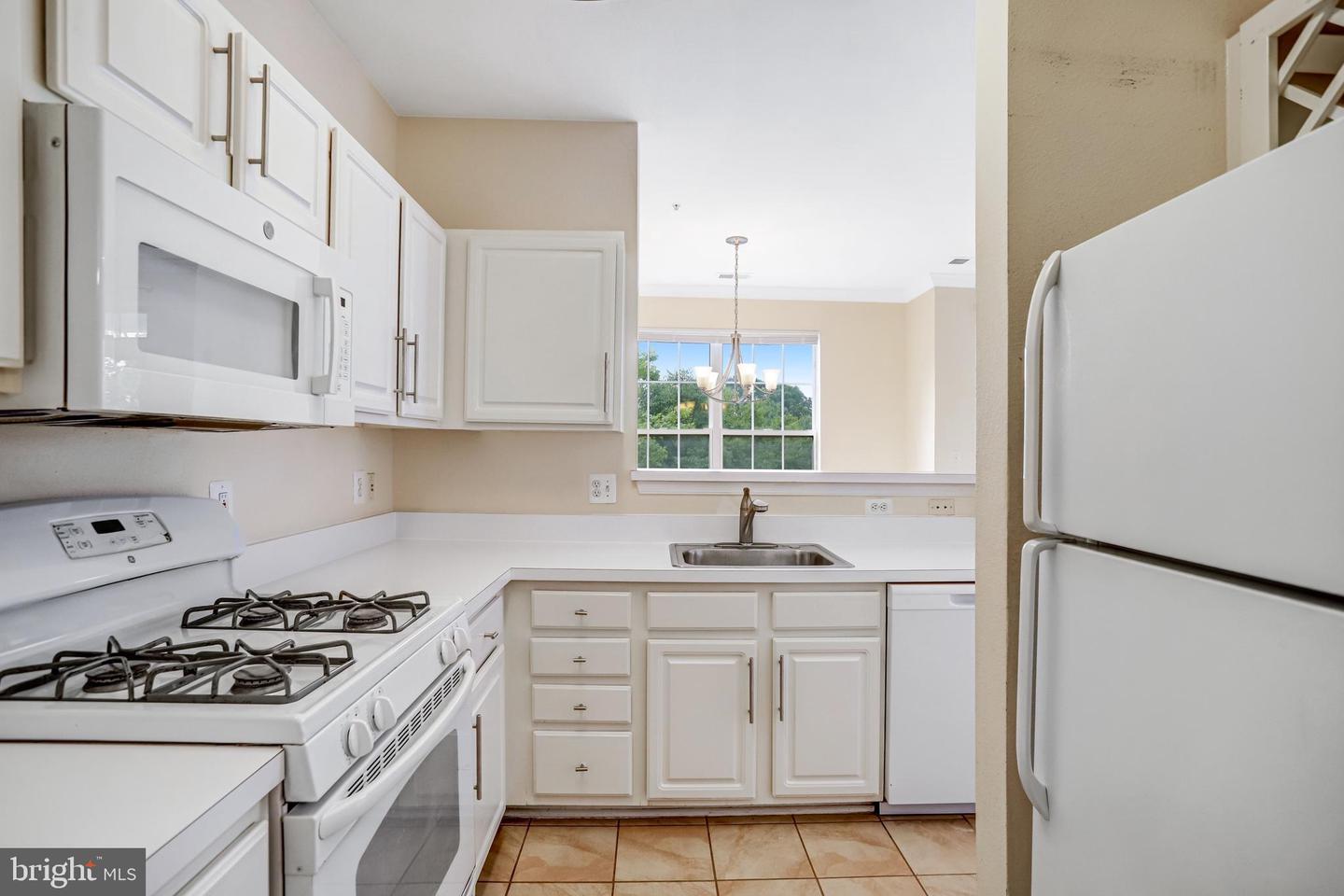 2433 Coopers Branch Ct Property Photo 16