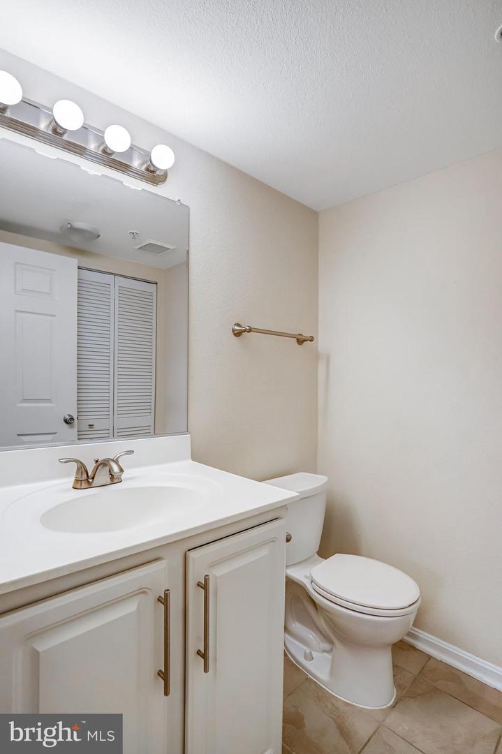 2433 Coopers Branch Ct Property Photo 17