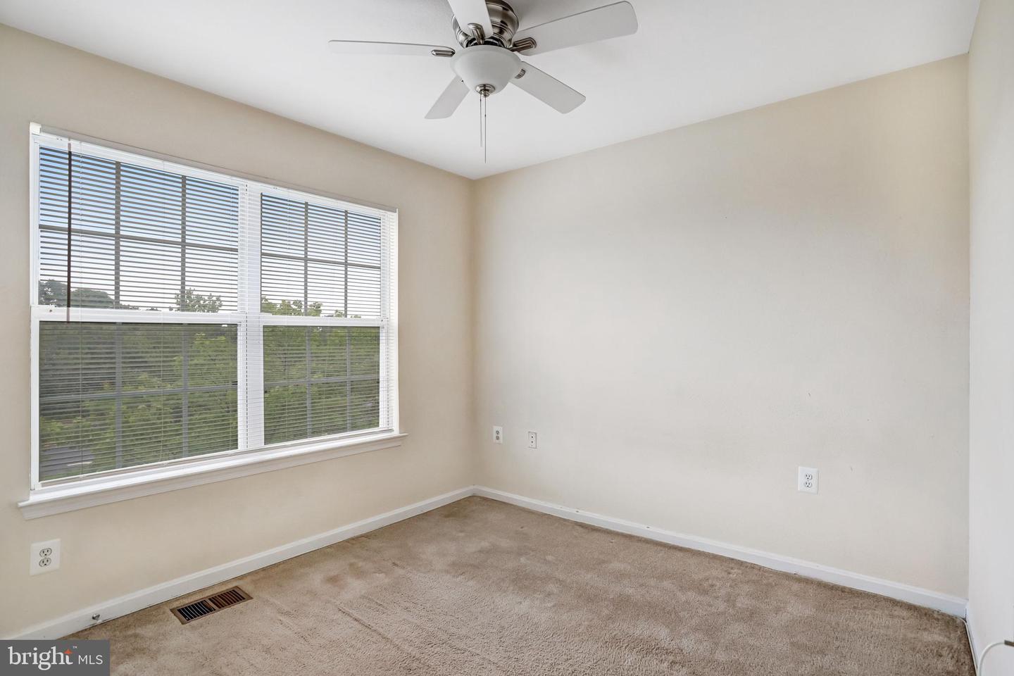2433 Coopers Branch Ct Property Photo 25