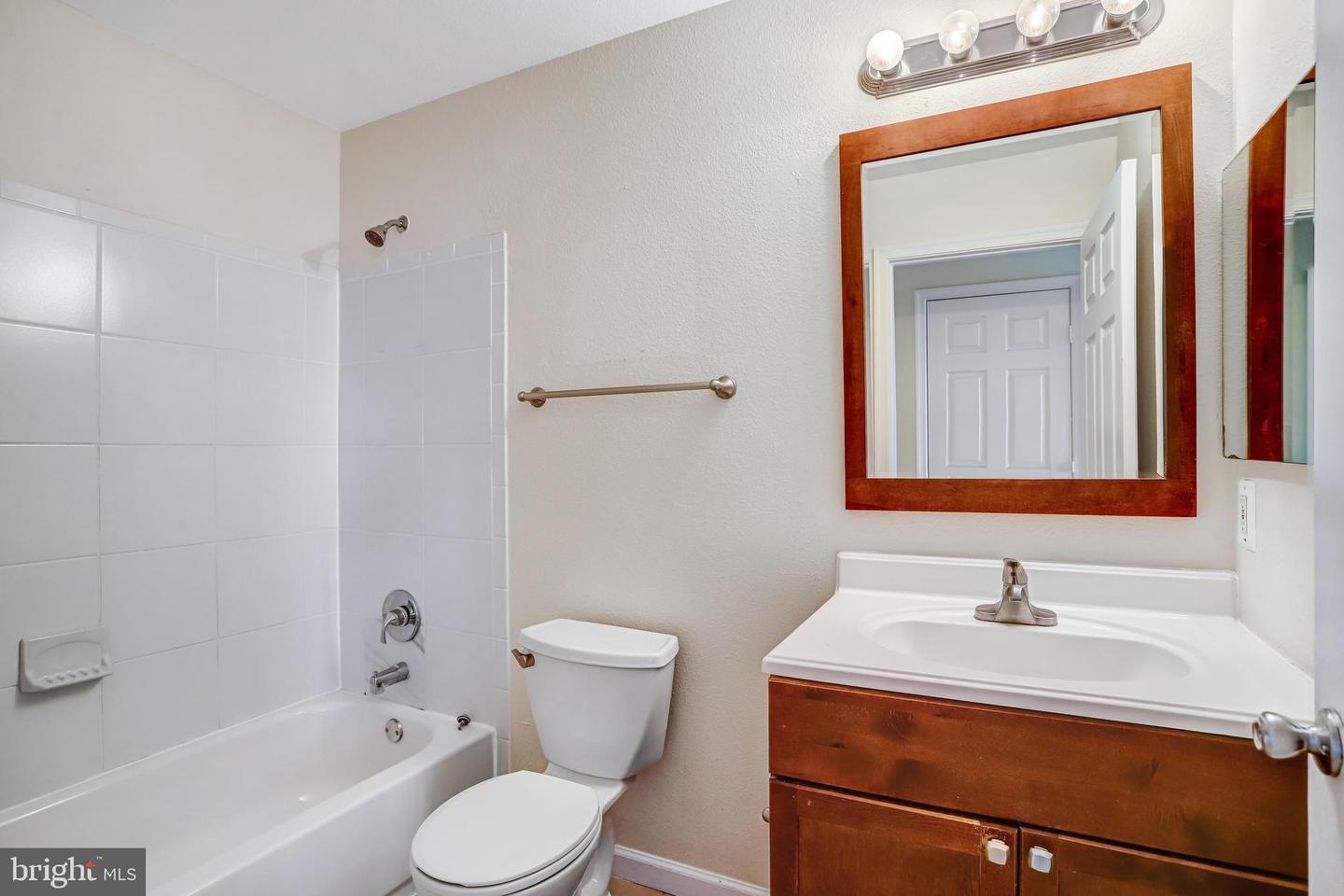 2433 Coopers Branch Ct Property Photo 27