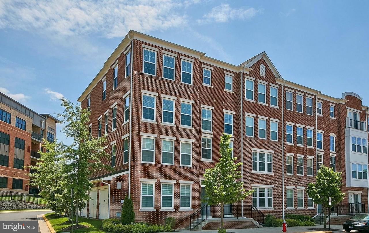 3073 RITTENHOUSE CIR #60 Property Photo 1
