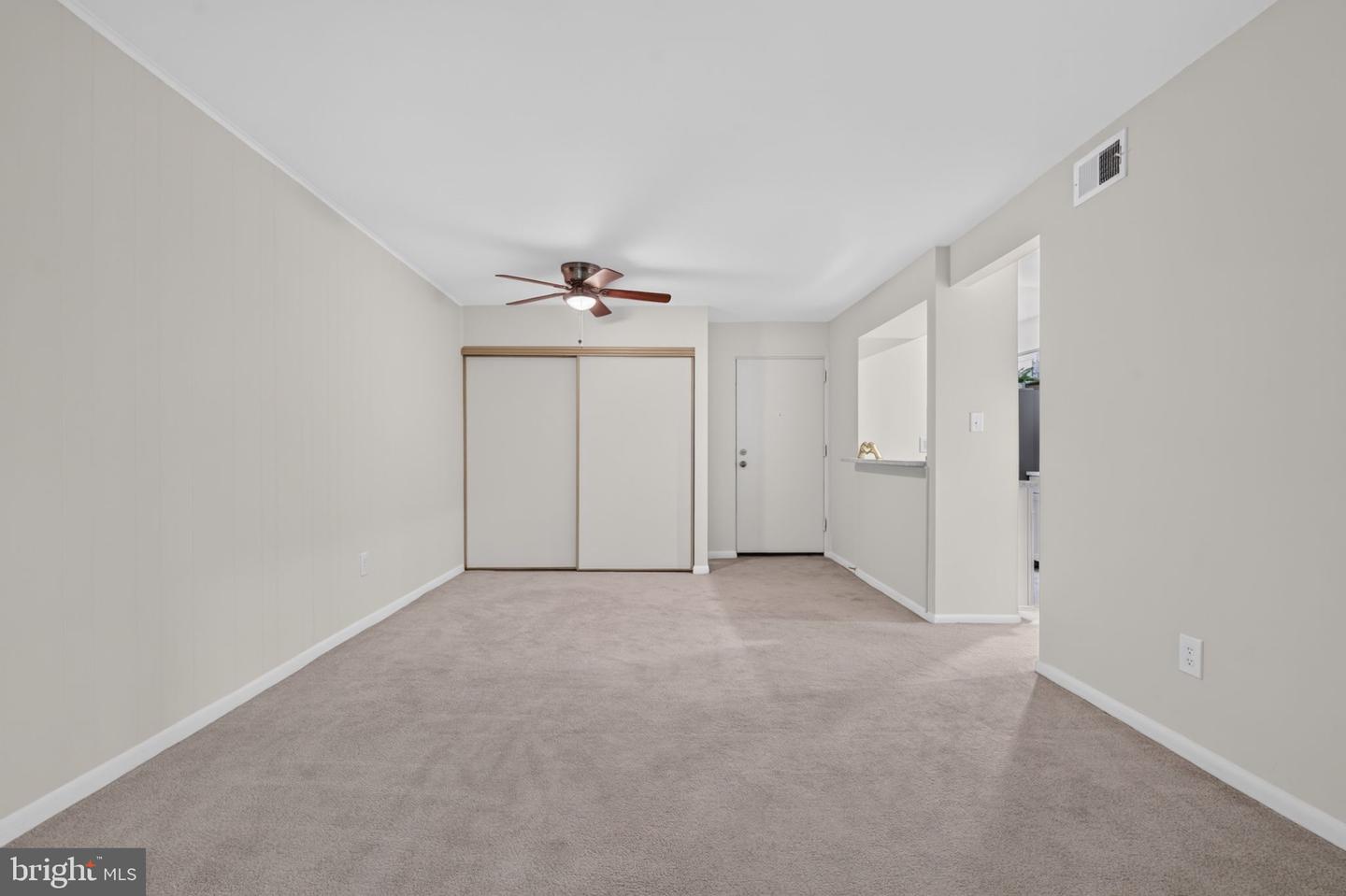 5757 Rexford Ct #m Property Photo 4