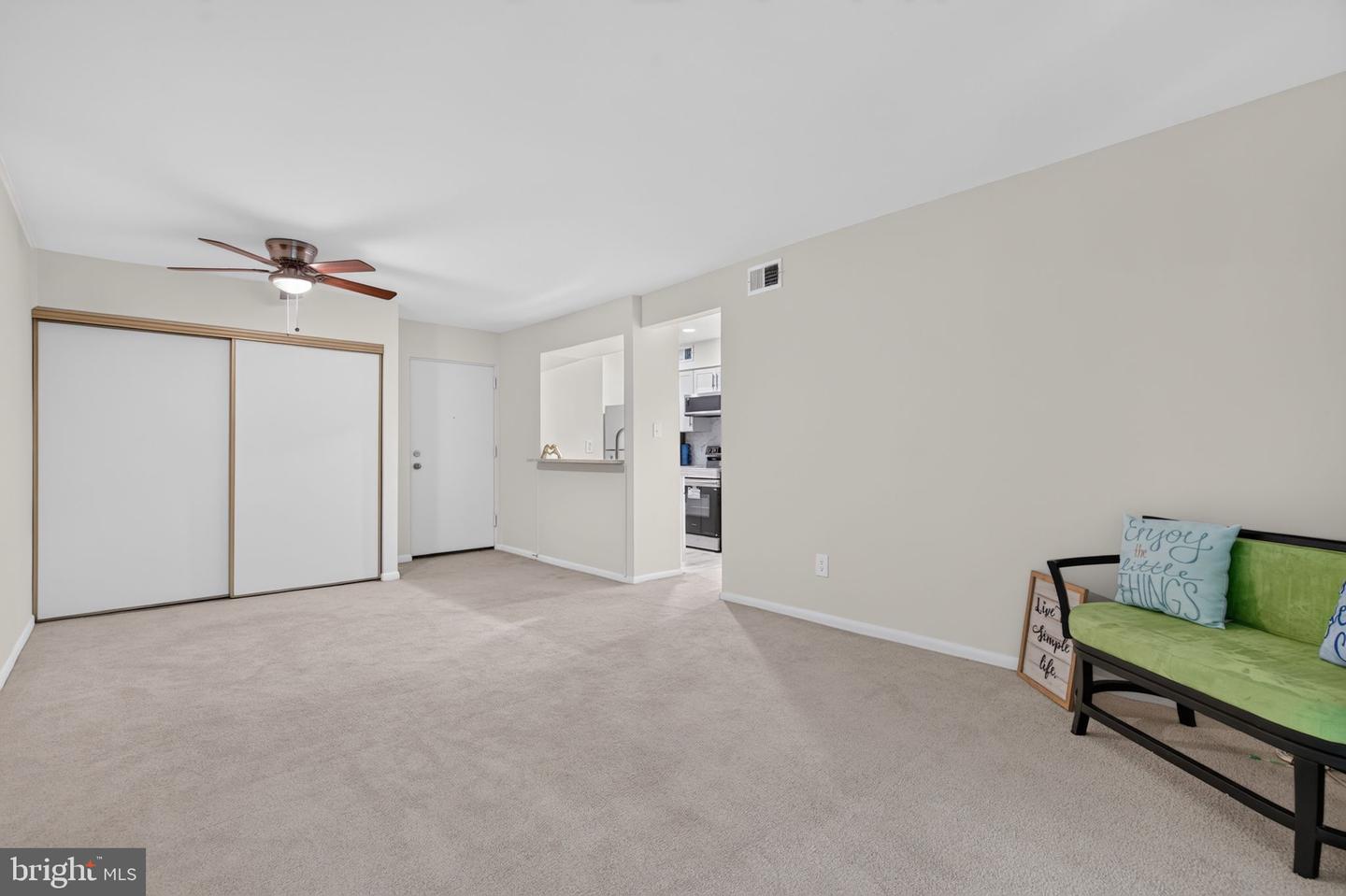 5757 Rexford Ct #m Property Photo 5