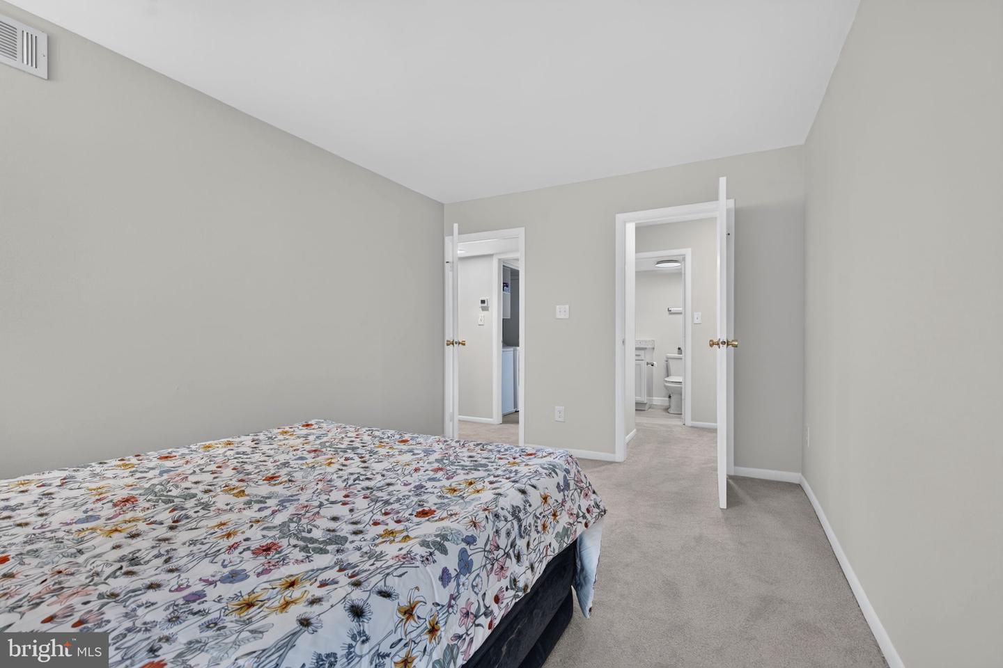 5757 Rexford Ct #m Property Photo 14