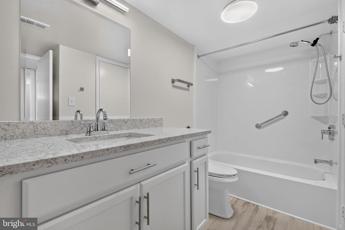 5757 Rexford Ct #m Property Photo 15