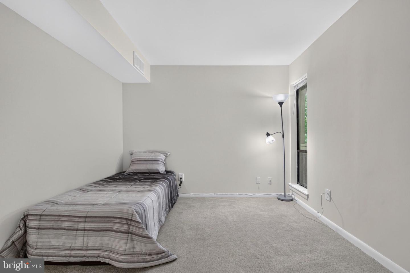5757 Rexford Ct #m Property Photo 21