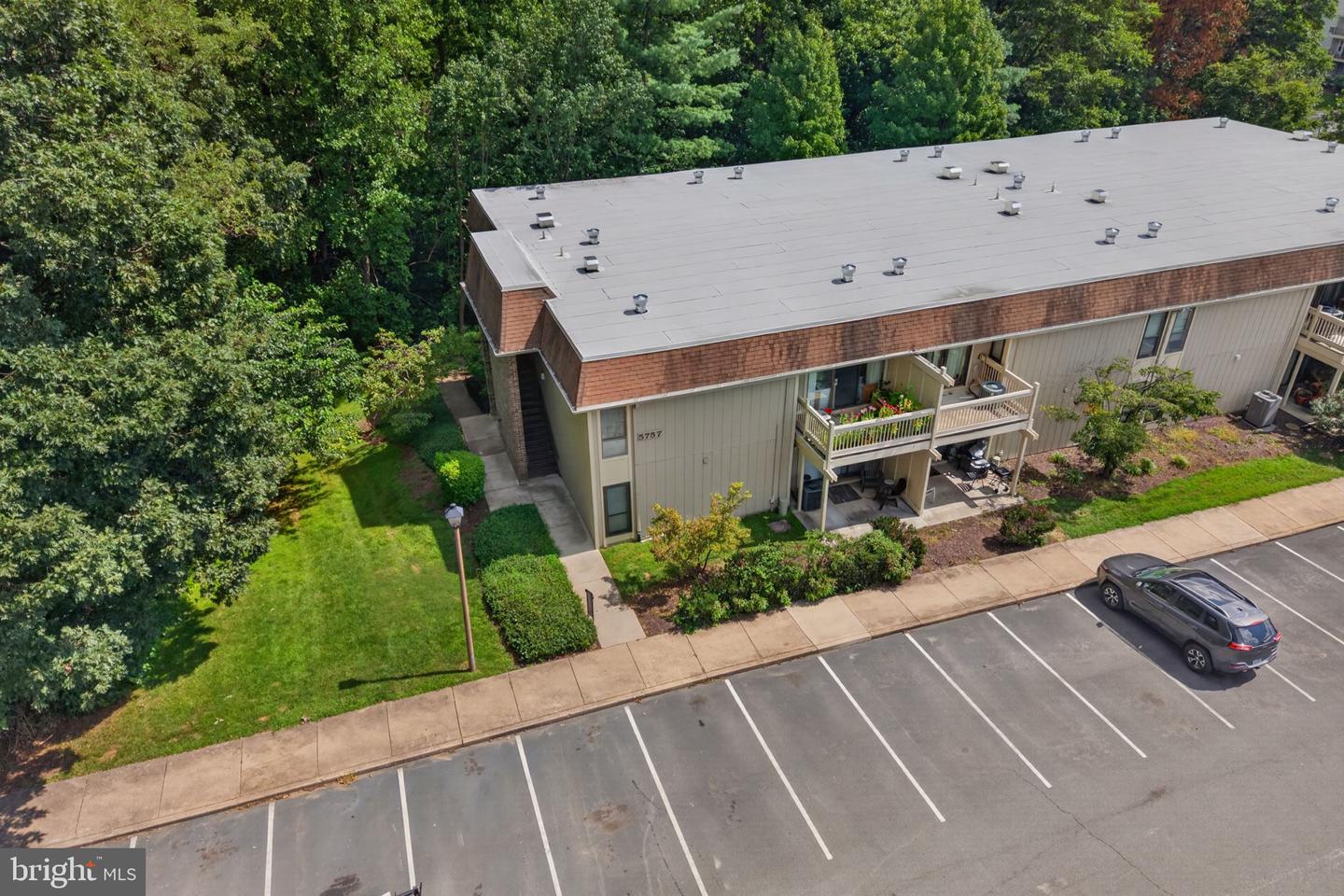 5757 Rexford Ct #m Property Photo 30