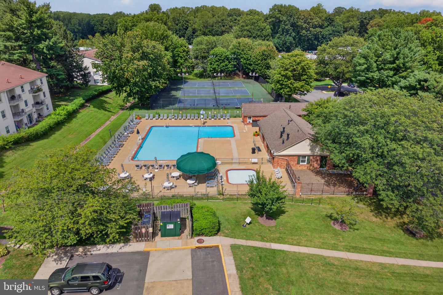 5757 Rexford Ct #m Property Photo 32
