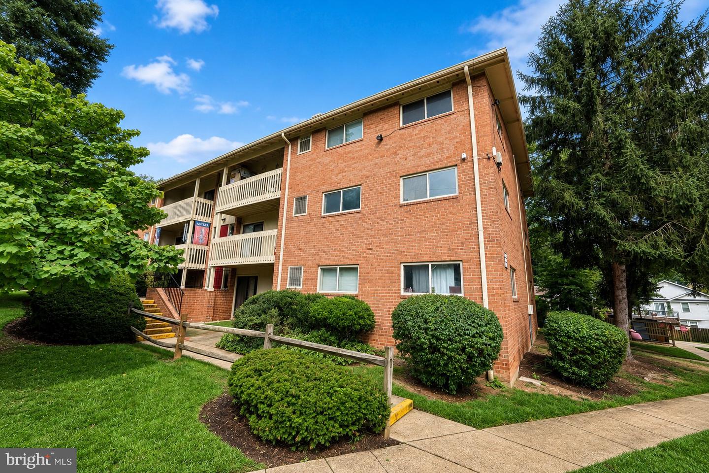 7451 LITTLE RIVER TPKE #202 Property Photo 1