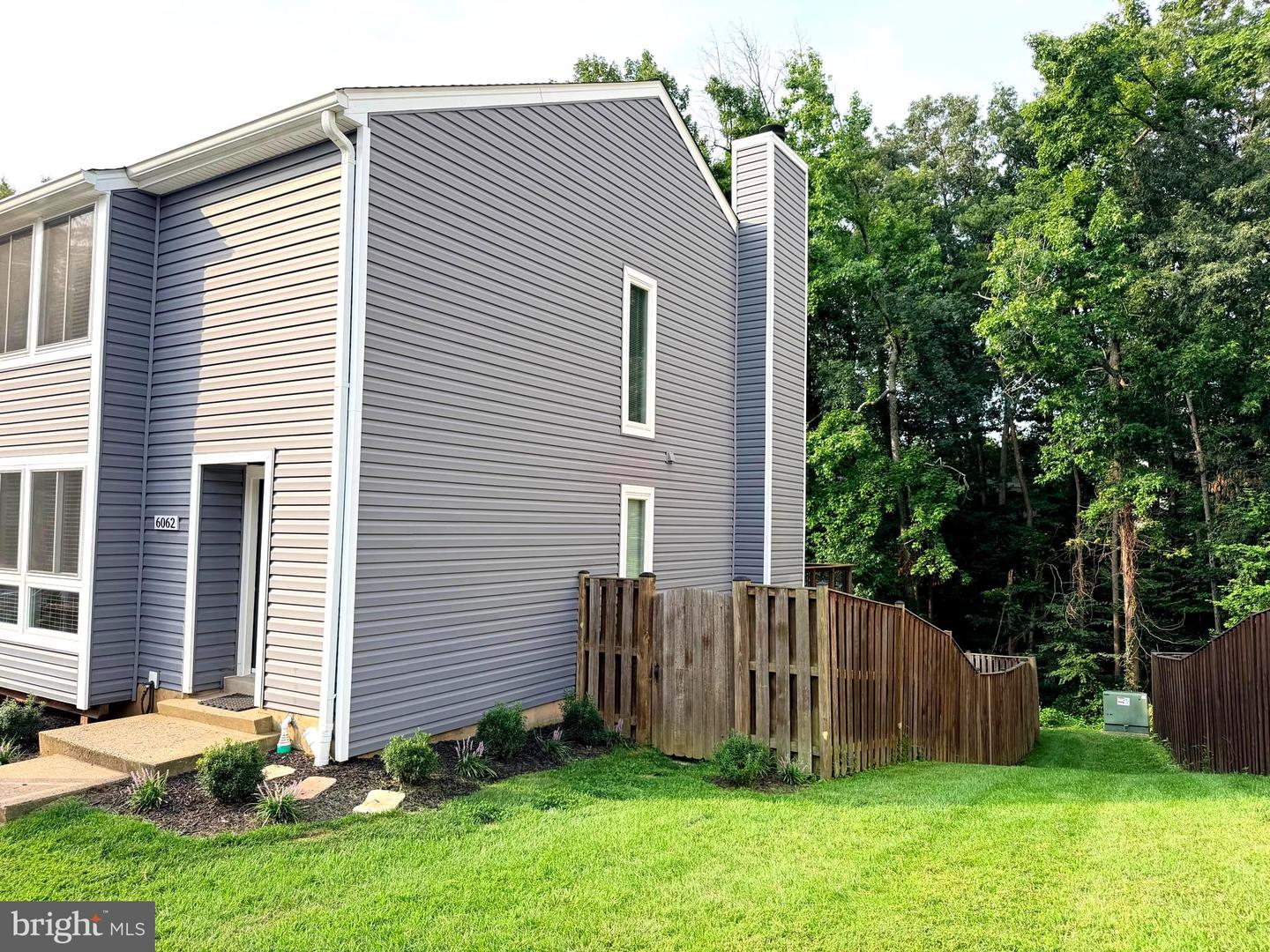 6062 Hollow Hill Ln Property Photo 2