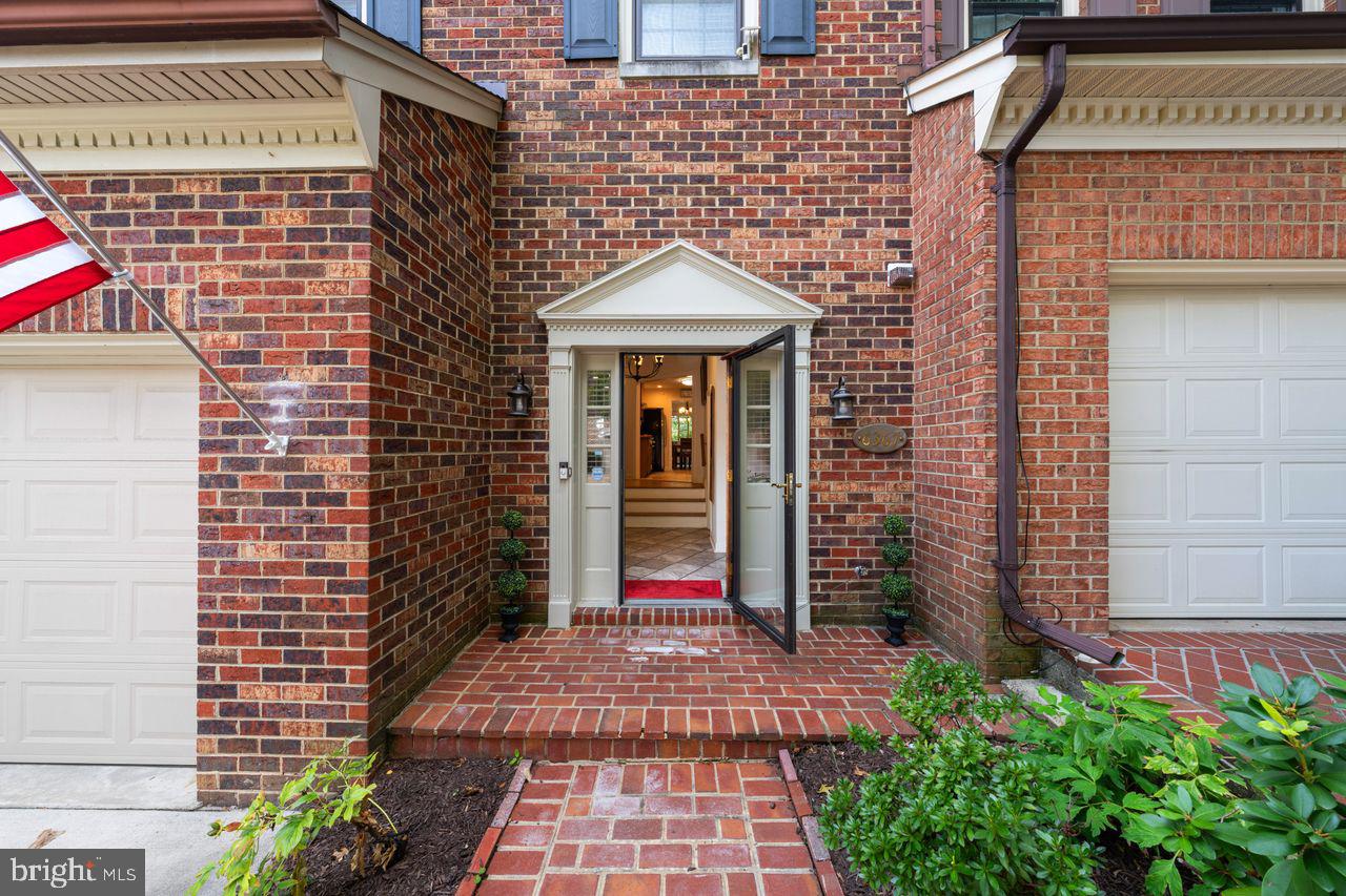 6367 Brampton Ct Property Photo 3