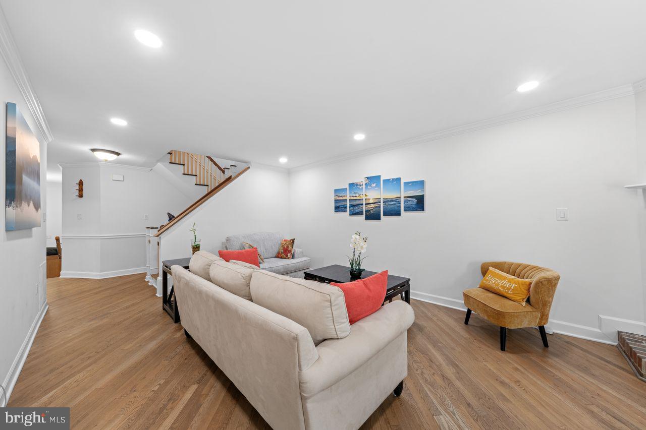 6367 Brampton Ct Property Photo 6